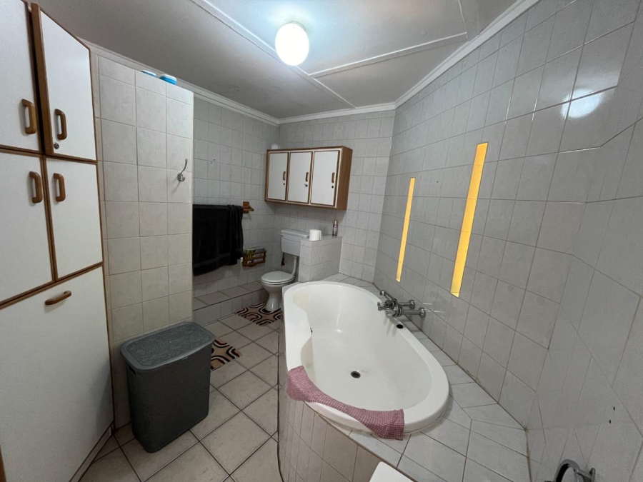 5 Bedroom Property for Sale in Die Rand Northern Cape